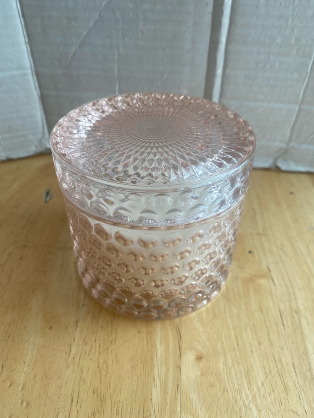 Cherry blossom scented candle in pink cut glass jar w Lid 5.6 oz NWT Giftable - Picture 3 of 5